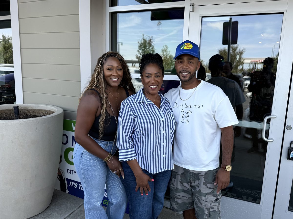 Ronna Green with attendees outside a campaign event