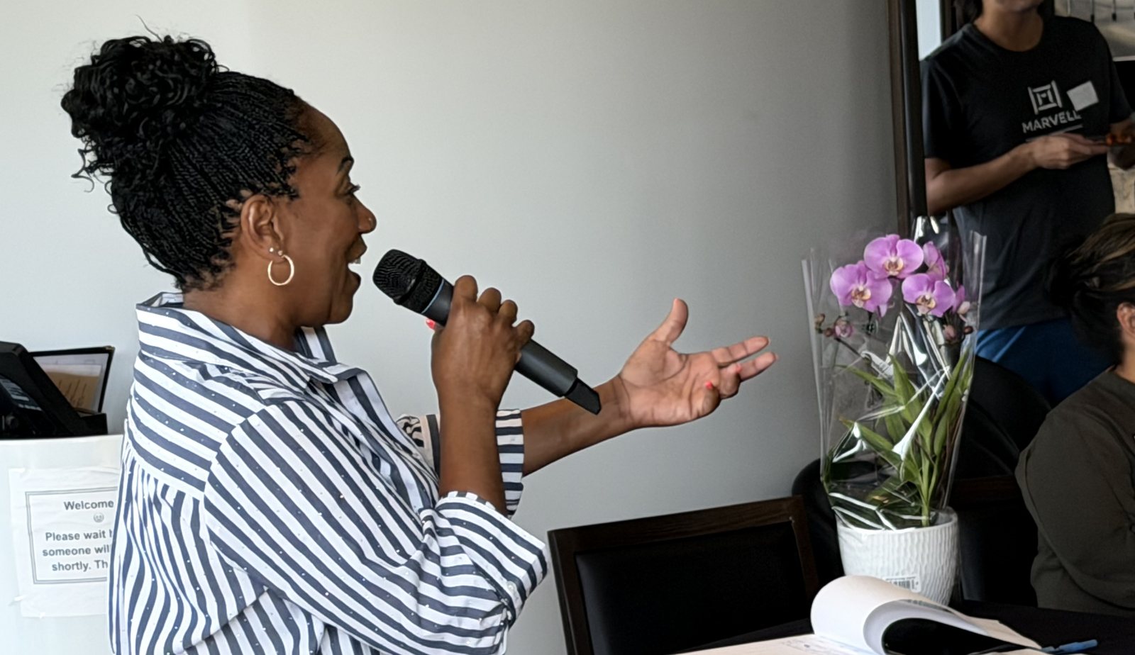Ronna Green speaking to an audience at a campaign event